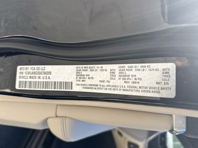 2025 Diamond Black Crystal Pearlcoat Jeep Grand Cherokee L Limited 4X4 SUV