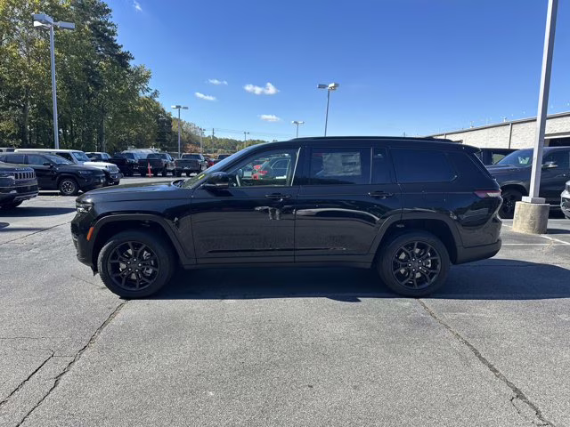 2025 Diamond Black Crystal Pearlcoat Jeep Grand Cherokee L Limited 4X4 SUV