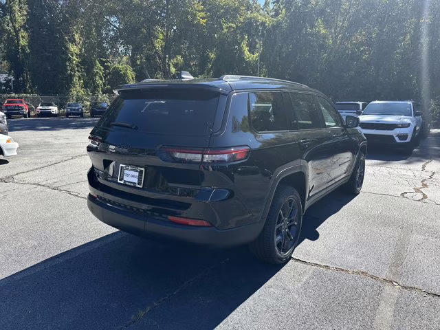 2025 Diamond Black Crystal Pearlcoat Jeep Grand Cherokee L Limited 4X4 SUV