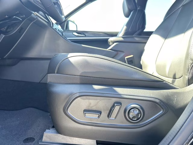 2025 Diamond Black Crystal Pearlcoat Jeep Grand Cherokee L Limited 4X4 SUV