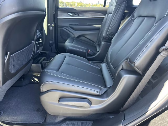 2025 Diamond Black Crystal Pearlcoat Jeep Grand Cherokee L Limited 4X4 SUV