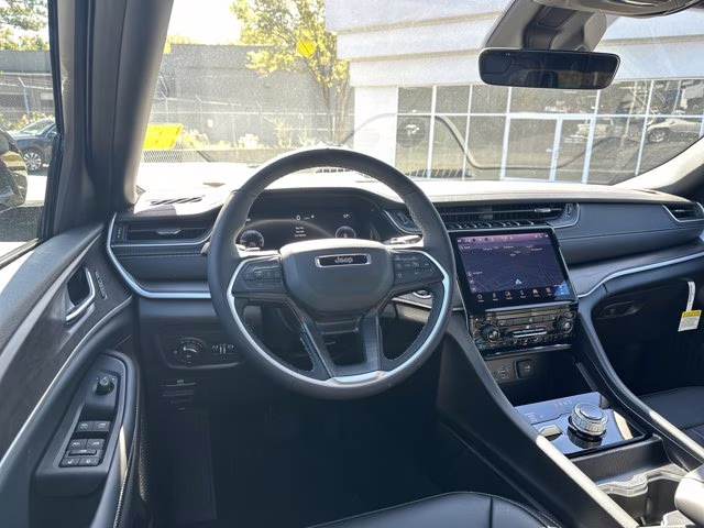 2025 Diamond Black Crystal Pearlcoat Jeep Grand Cherokee L Limited 4X4 SUV