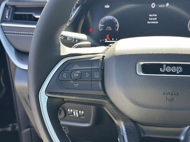 2025 Diamond Black Crystal Pearlcoat Jeep Grand Cherokee L Limited 4X4 SUV