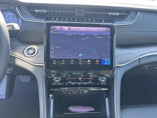 2025 Diamond Black Crystal Pearlcoat Jeep Grand Cherokee L Limited 4X4 SUV