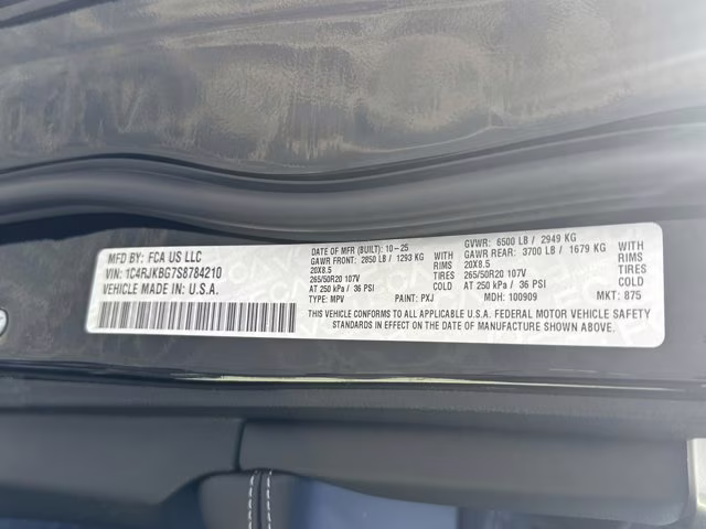 2025 Diamond Black Crystal Pearlcoat Jeep Grand Cherokee L Limited 4X4 SUV