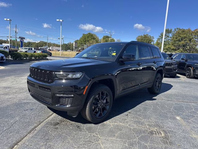 2025 Diamond Black Crystal Pearlcoat Jeep Grand Cherokee L Limited 4X4 SUV