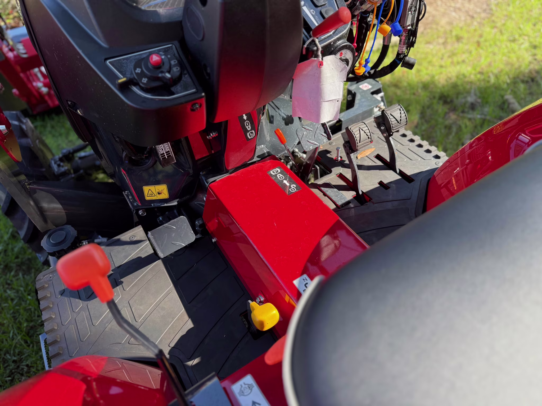 2025 - Massey Ferguson E Series 1E.35 Ag Equipment