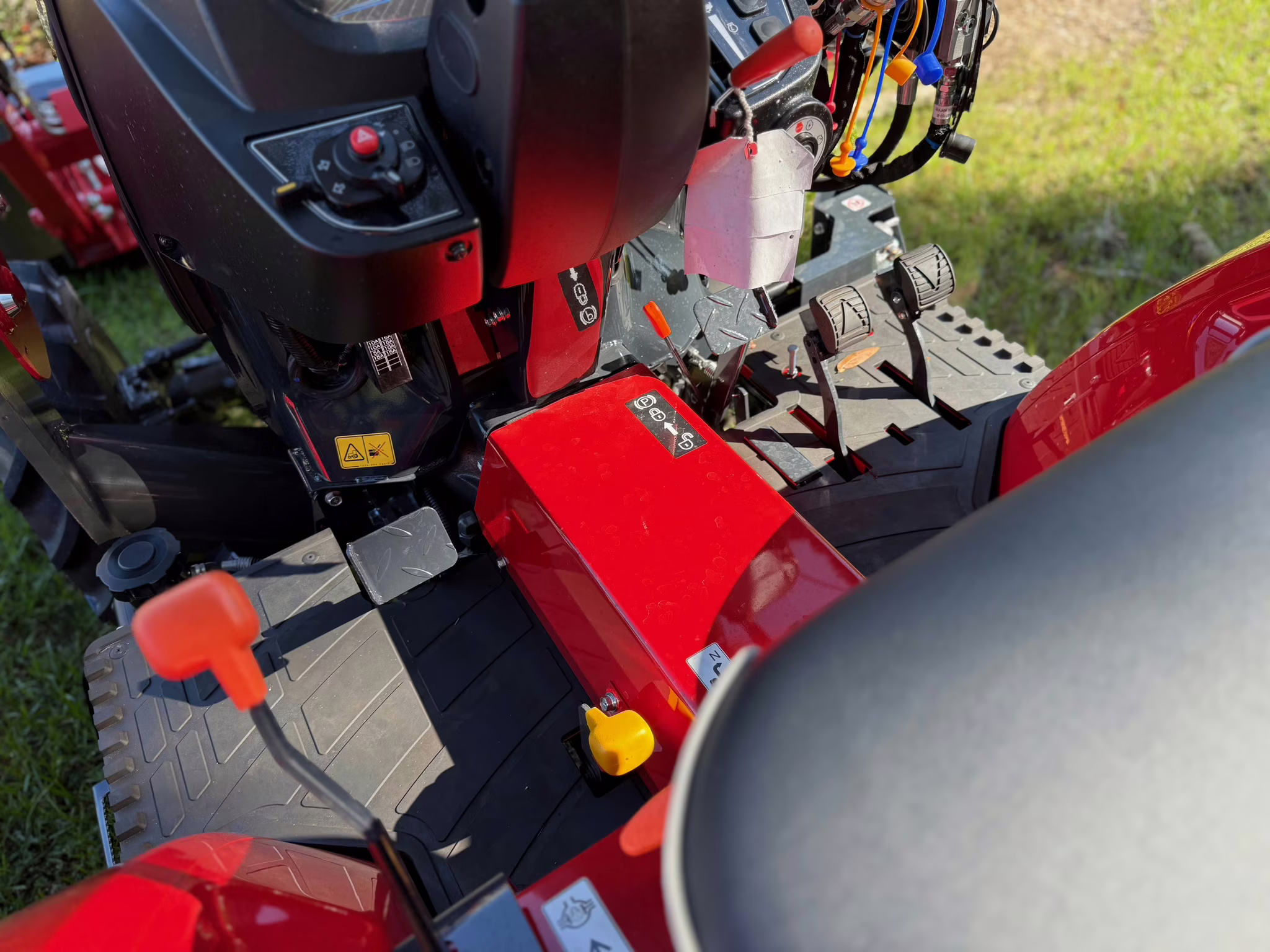 2025 - Massey Ferguson E Series 1E.35 Ag Equipment