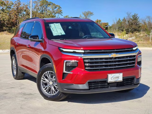 2025 Radiant Red Tintcoat Chevrolet Traverse LT FWD SUV