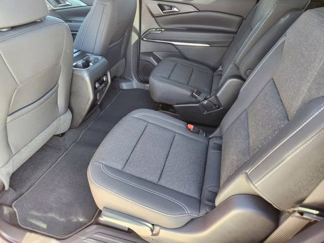 2025 Radiant Red Tintcoat Chevrolet Traverse LT FWD SUV