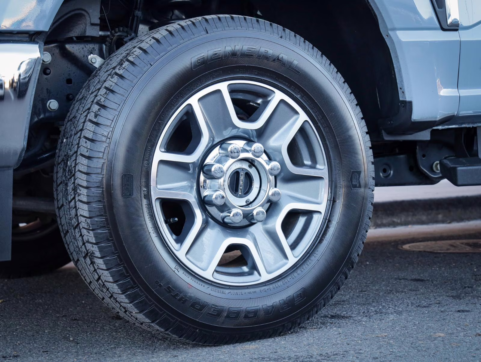 2025 Glacier Gray Metallic Tri-Coat Ford Super Duty F-350 SRW Lariat 4X4 Truck