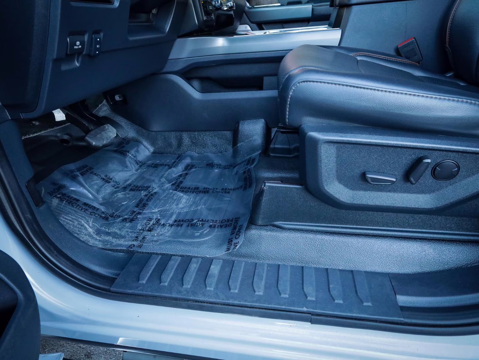 2025 Glacier Gray Metallic Tri-Coat Ford Super Duty F-350 SRW Lariat 4X4 Truck