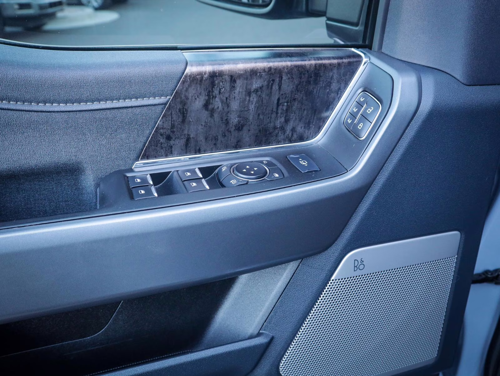 2025 Glacier Gray Metallic Tri-Coat Ford Super Duty F-350 SRW Lariat 4X4 Truck