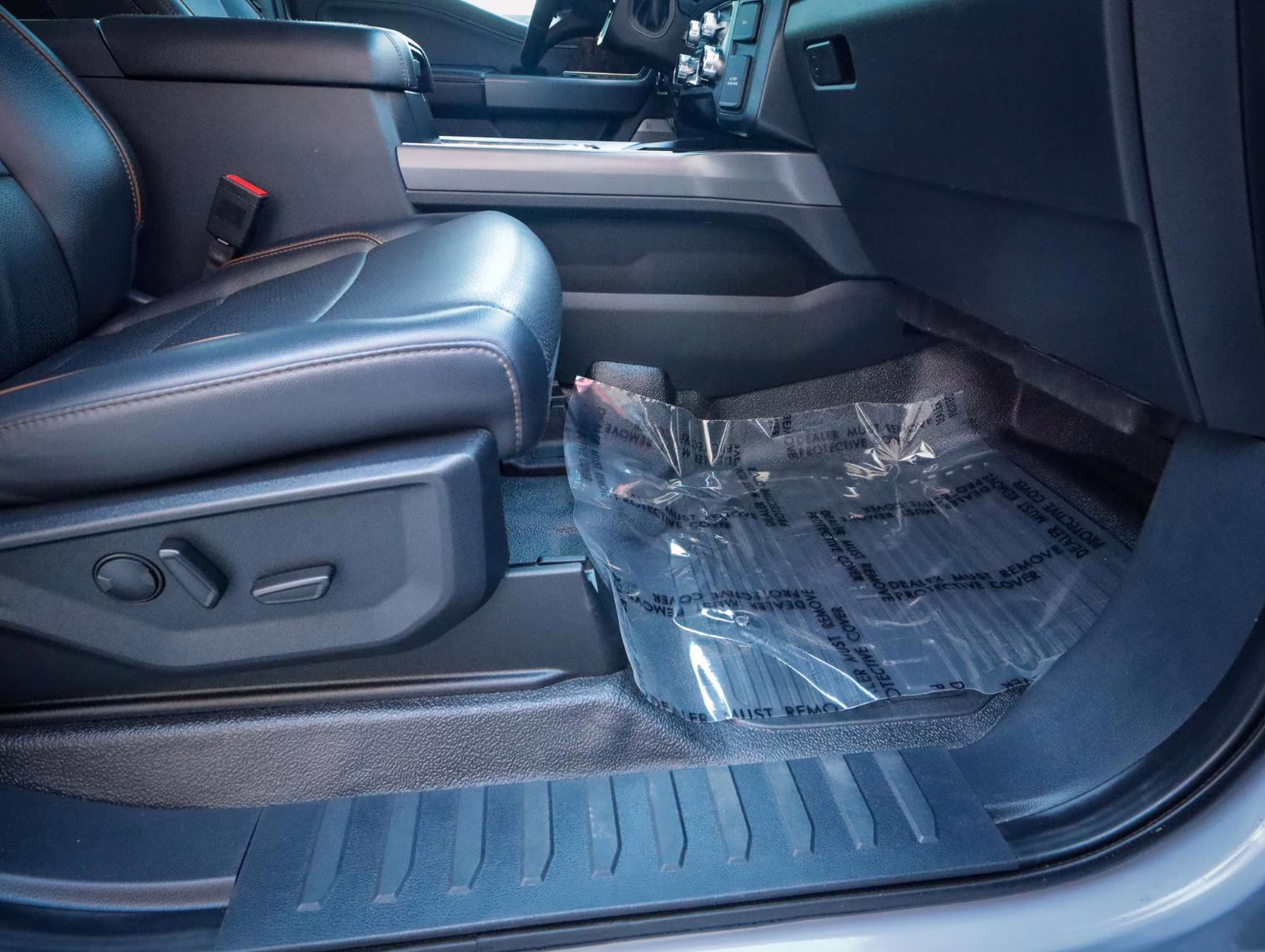 2025 Glacier Gray Metallic Tri-Coat Ford Super Duty F-350 SRW Lariat 4X4 Truck