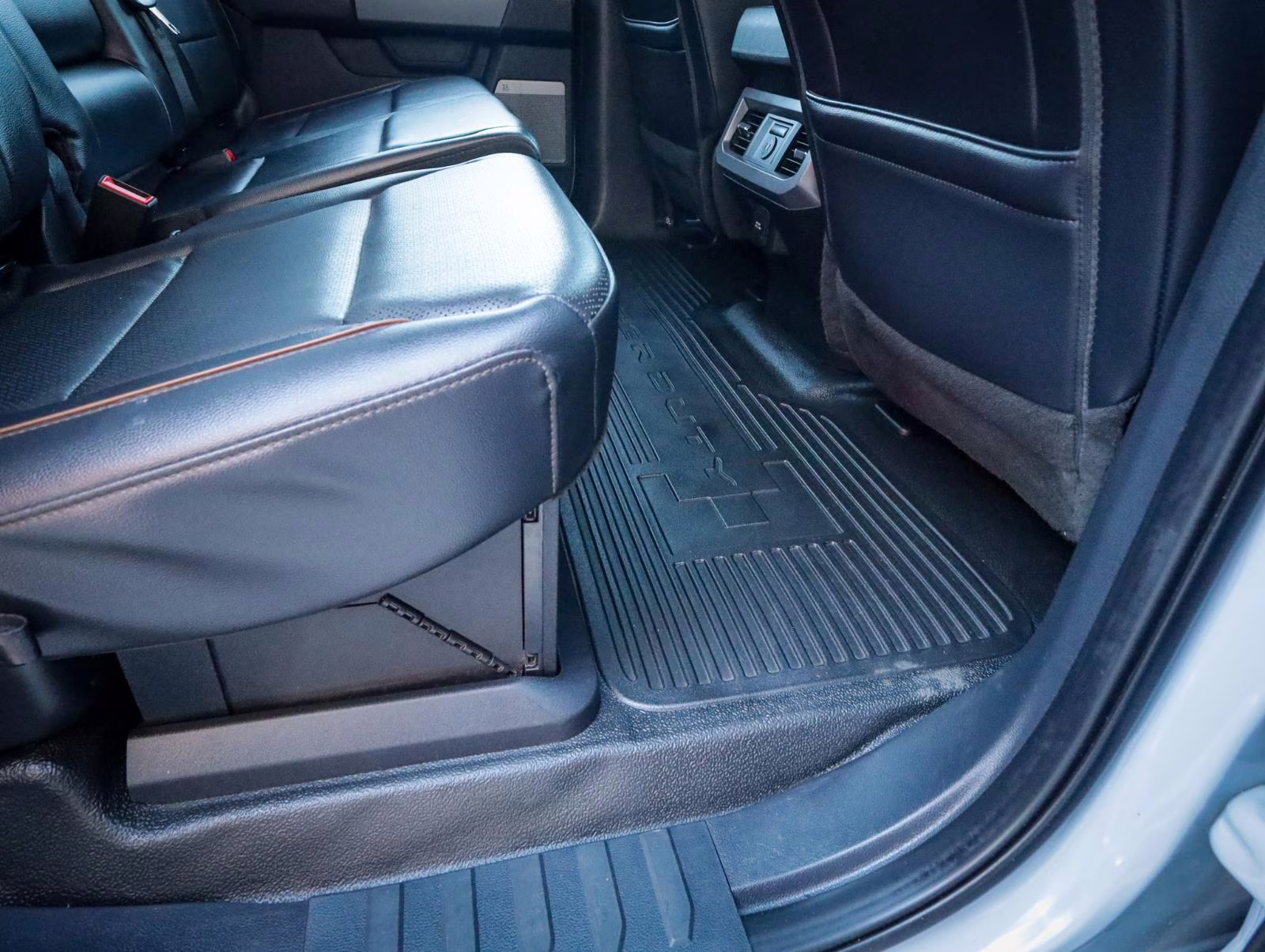 2025 Glacier Gray Metallic Tri-Coat Ford Super Duty F-350 SRW Lariat 4X4 Truck