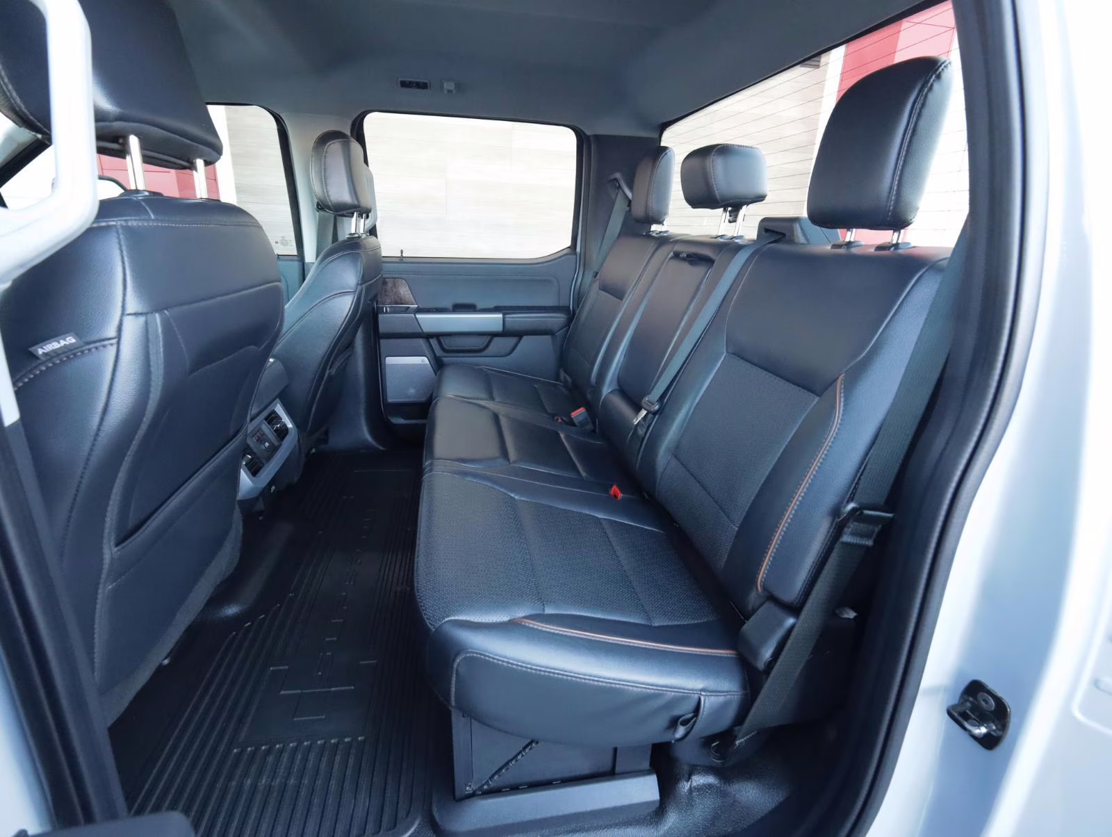 2025 Glacier Gray Metallic Tri-Coat Ford Super Duty F-350 SRW Lariat 4X4 Truck