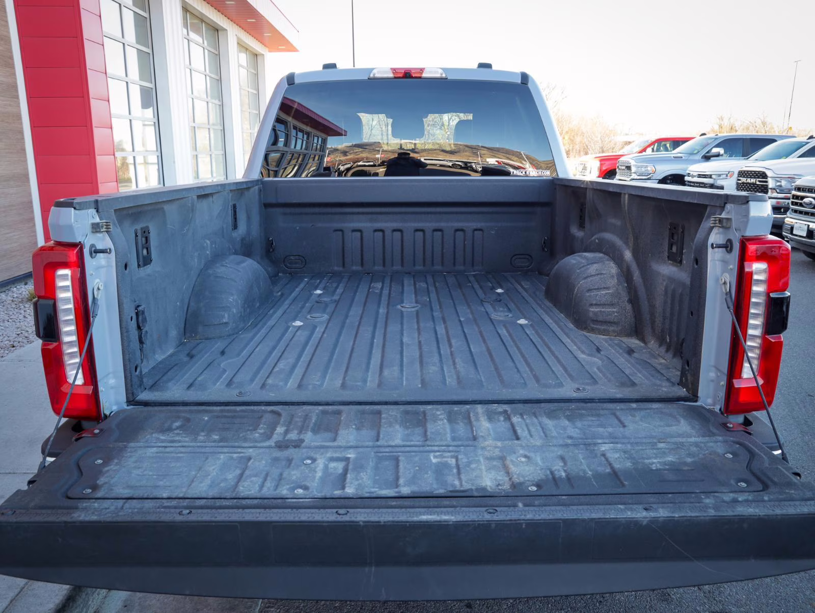 2025 Glacier Gray Metallic Tri-Coat Ford Super Duty F-350 SRW Lariat 4X4 Truck