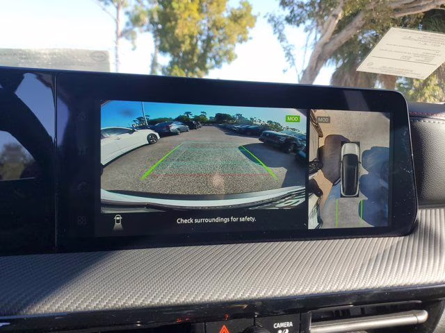 2026 White / Black Nissan Kicks SR FWD SUV