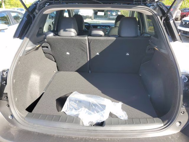 2026 Aspen White/Super Black Nissan Kicks SR FWD SUV
