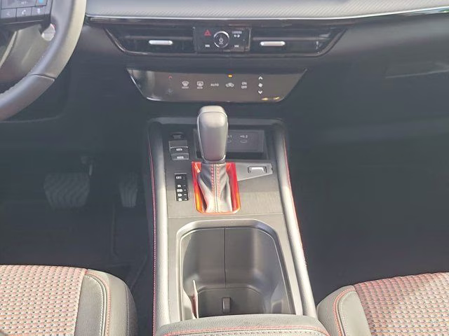 2026 Aspen White Tricoat Nissan Kicks SR FWD SUV