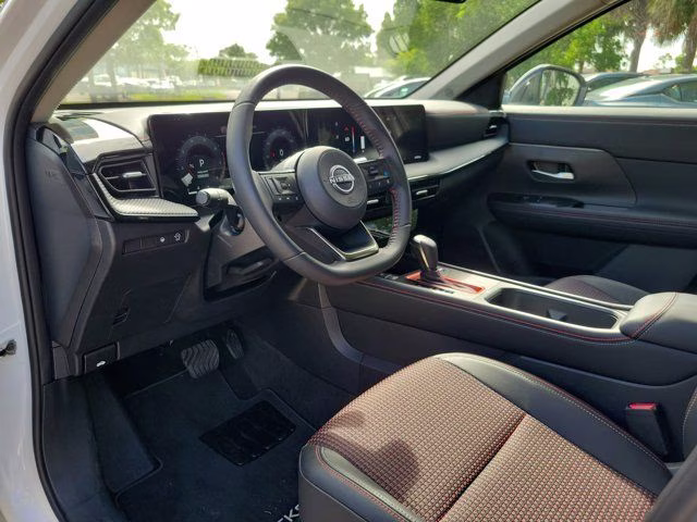 2026 Aspen White Tricoat Nissan Kicks SR FWD SUV
