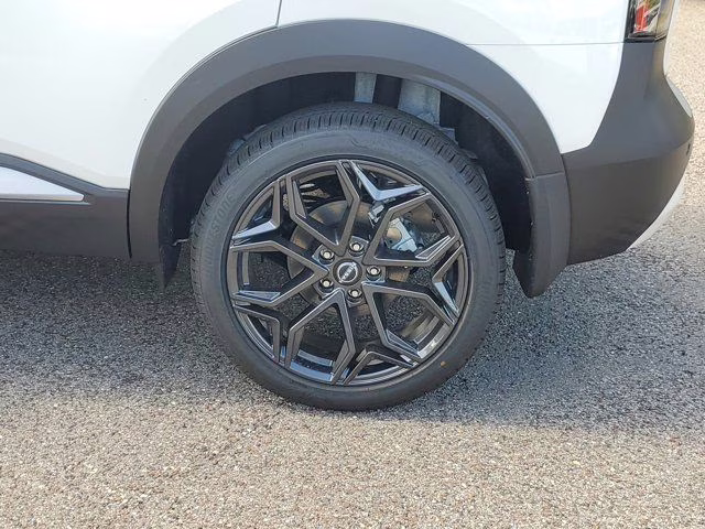 2026 Aspen White Tricoat Nissan Kicks SR FWD SUV