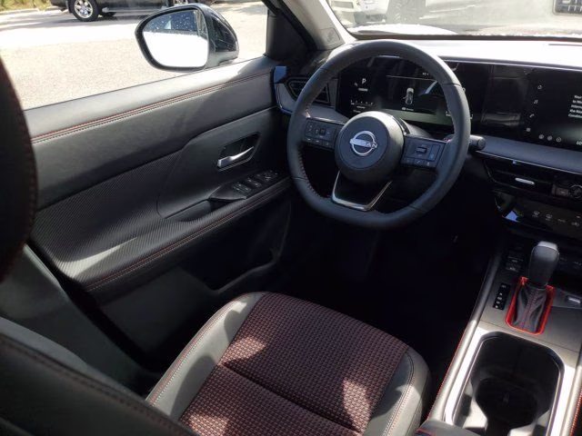 2026 Aspen White Tricoat Nissan Kicks SR FWD SUV