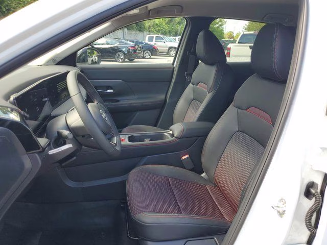 2026 Aspen White Tricoat Nissan Kicks SR FWD SUV