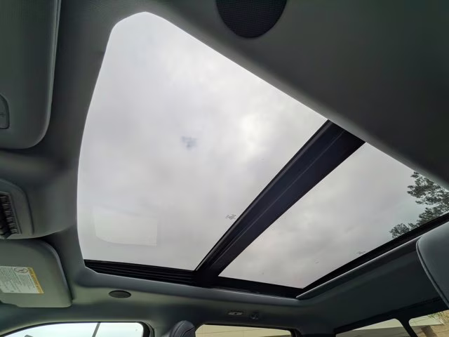 2026 White Metallic Ford Super Duty F-250 SRW LARIAT 4X4 Truck