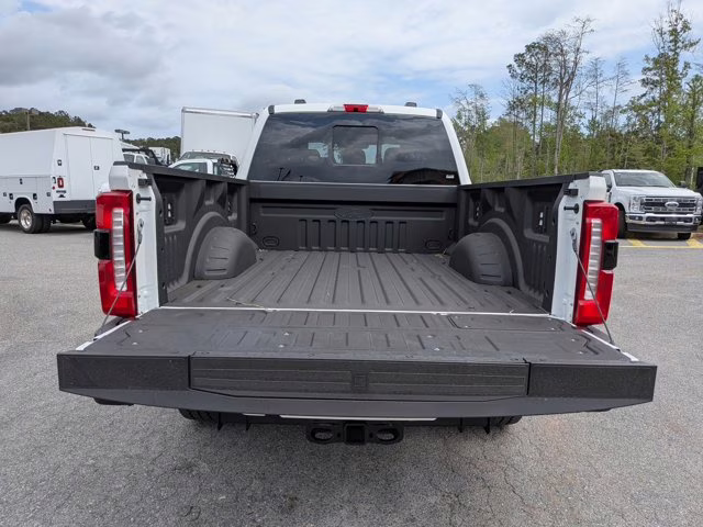 2026 White Metallic Ford Super Duty F-250 SRW LARIAT 4X4 Truck