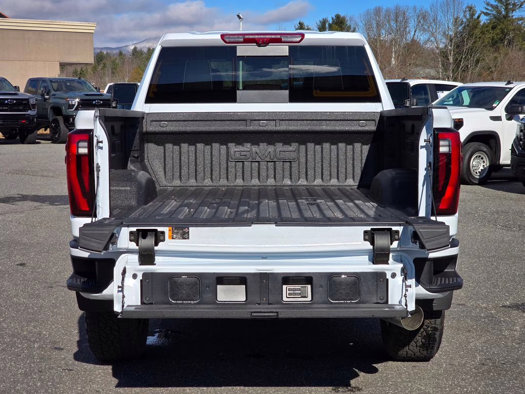 2026 Glacier White Tricoat GMC Sierra 2500HD Denali Ultimate 4X4 Truck