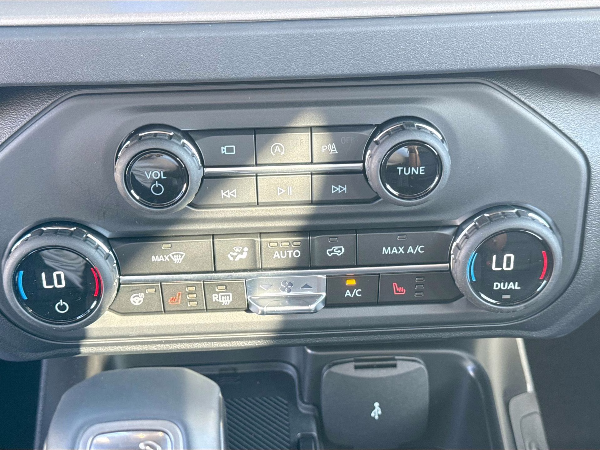 2025 Desert Sand Ford Bronco Outer Banks 4X4 SUV