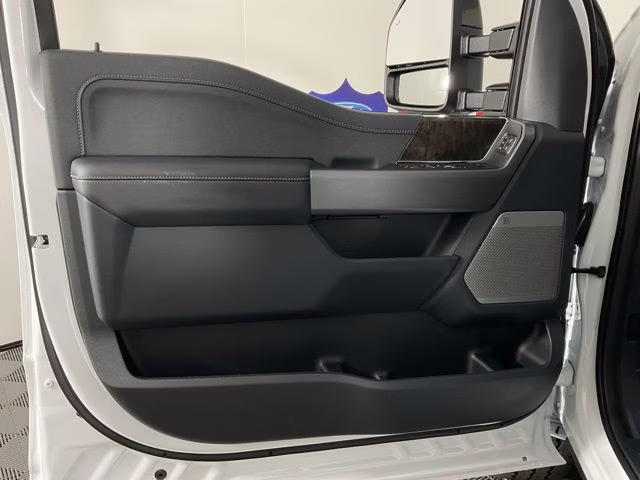 2026 Oxford White Ford Super Duty F-250 SRW Lariat 4X4 Truck