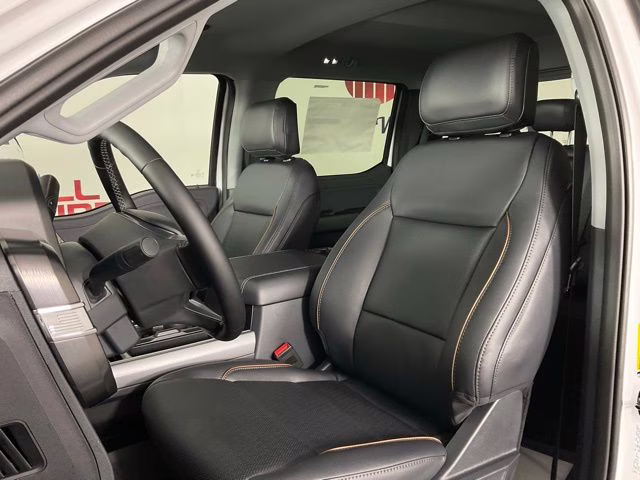 2026 Oxford White Ford Super Duty F-250 SRW Lariat 4X4 Truck