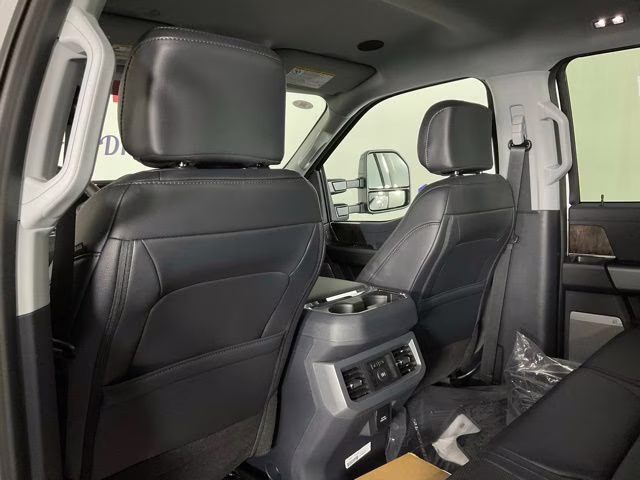 2026 Oxford White Ford Super Duty F-250 SRW Lariat 4X4 Truck