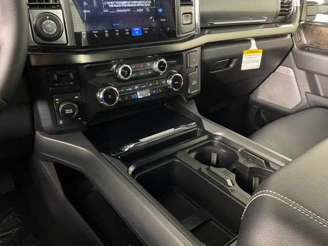 2026 Oxford White Ford Super Duty F-250 SRW Lariat 4X4 Truck