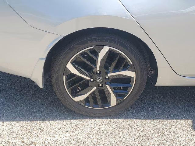 2025 Brilliant Silver Metallic Nissan Versa 1.6 SR FWD Sedan