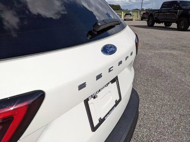 2026 Star White Metallic Tri-Coat Ford Escape Hybrid ST-Line Select AWD SUV