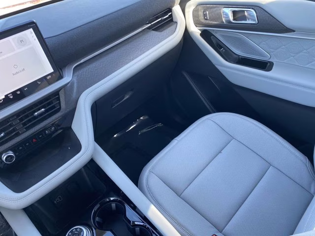 2026 Rapid Red Metallic Tinted Clearcoat Ford Explorer Platinum 4X4 SUV