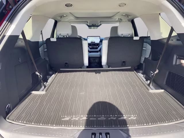 2026 Rapid Red Metallic Tinted Clearcoat Ford Explorer Platinum 4X4 SUV