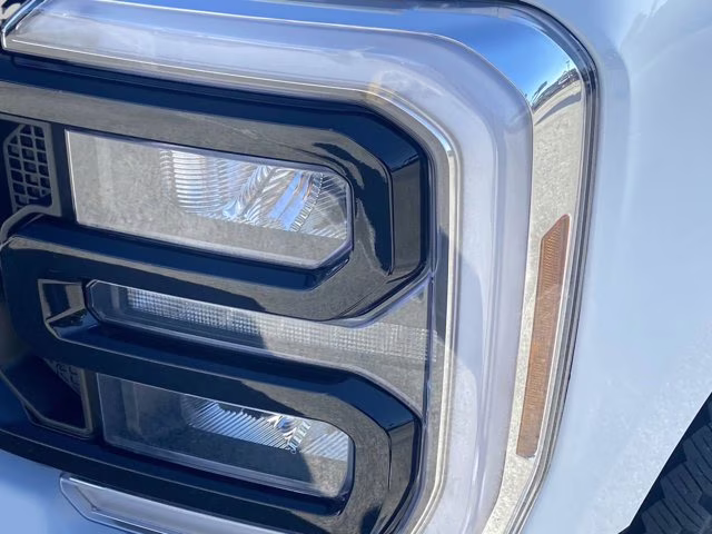 2026 Oxford White Ford Super Duty F-250 SRW XLT 4X4 Truck