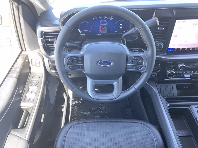 2026 Avalanche Ford Super Duty F-350 SRW LARIAT 4X4 Truck