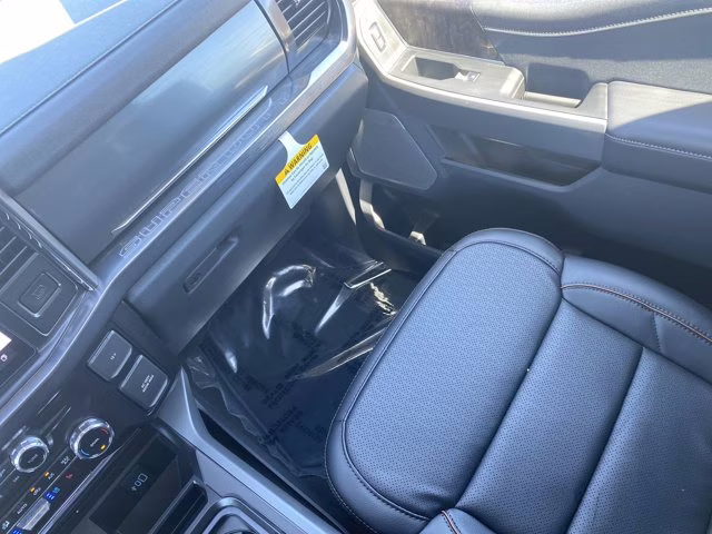 2026 Avalanche Ford Super Duty F-350 SRW LARIAT 4X4 Truck