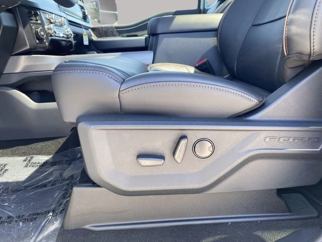 2026 Avalanche Ford Super Duty F-350 SRW LARIAT 4X4 Truck