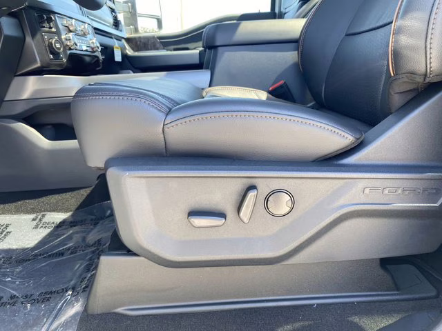 2026 Avalanche Ford Super Duty F-350 SRW LARIAT 4X4 Truck