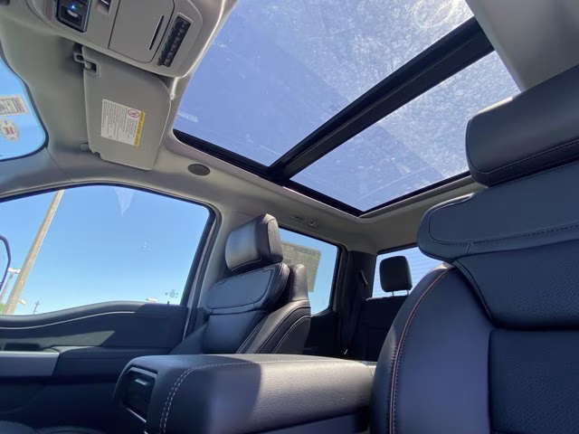 2026 Avalanche Ford Super Duty F-350 SRW LARIAT 4X4 Truck
