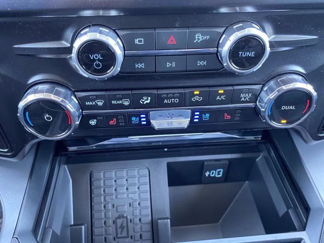 2026 Avalanche Ford Super Duty F-350 SRW LARIAT 4X4 Truck
