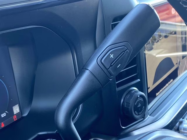 2026 Avalanche Ford Super Duty F-350 SRW LARIAT 4X4 Truck