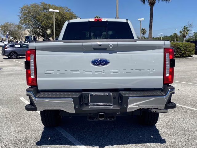 2026 Avalanche Ford Super Duty F-350 SRW LARIAT 4X4 Truck