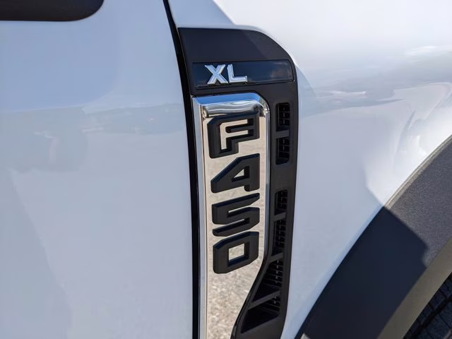 2026 Oxford White Ford Super Duty F-450 DRW XL 4X4 Chassis